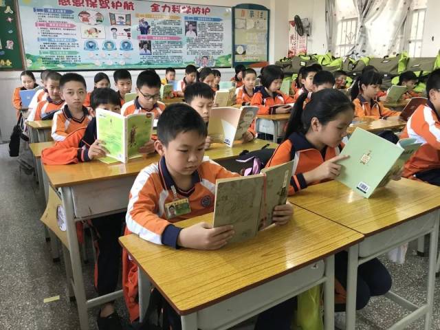 阅读|[百年中心 自强共建] 午间阅读好时光