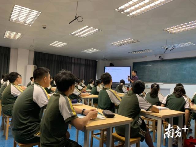 中学|以科研促发展，东莞可园中学教育集团六项市级立项课题开题