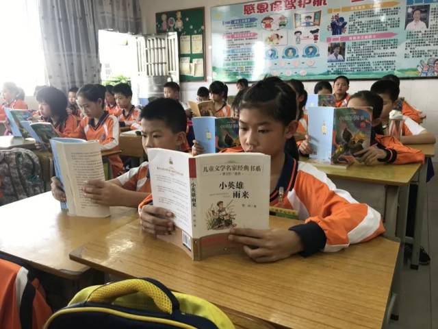 阅读|[百年中心 自强共建] 午间阅读好时光