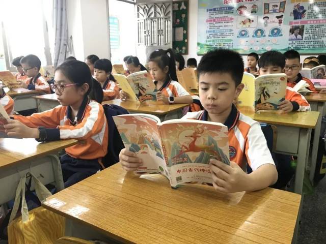 阅读|[百年中心 自强共建] 午间阅读好时光