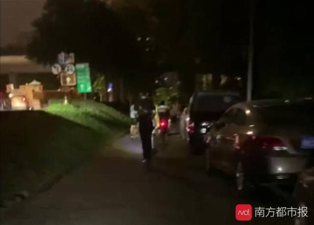 路灯|广州一高架桥下路灯不亮，市民摸黑通行心惊惊！经抢修已恢复
