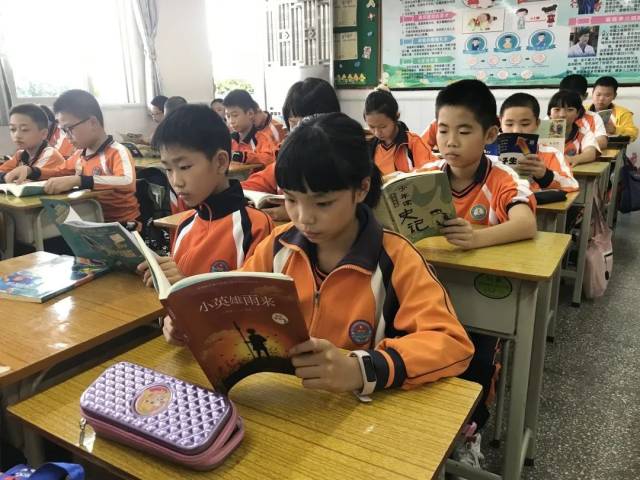 阅读|[百年中心 自强共建] 午间阅读好时光