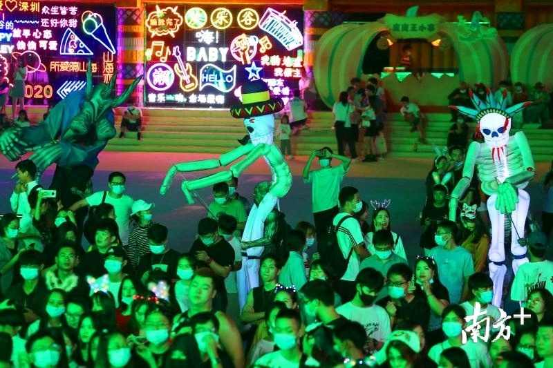 欢乐谷潮玩节打造夜间减压趴