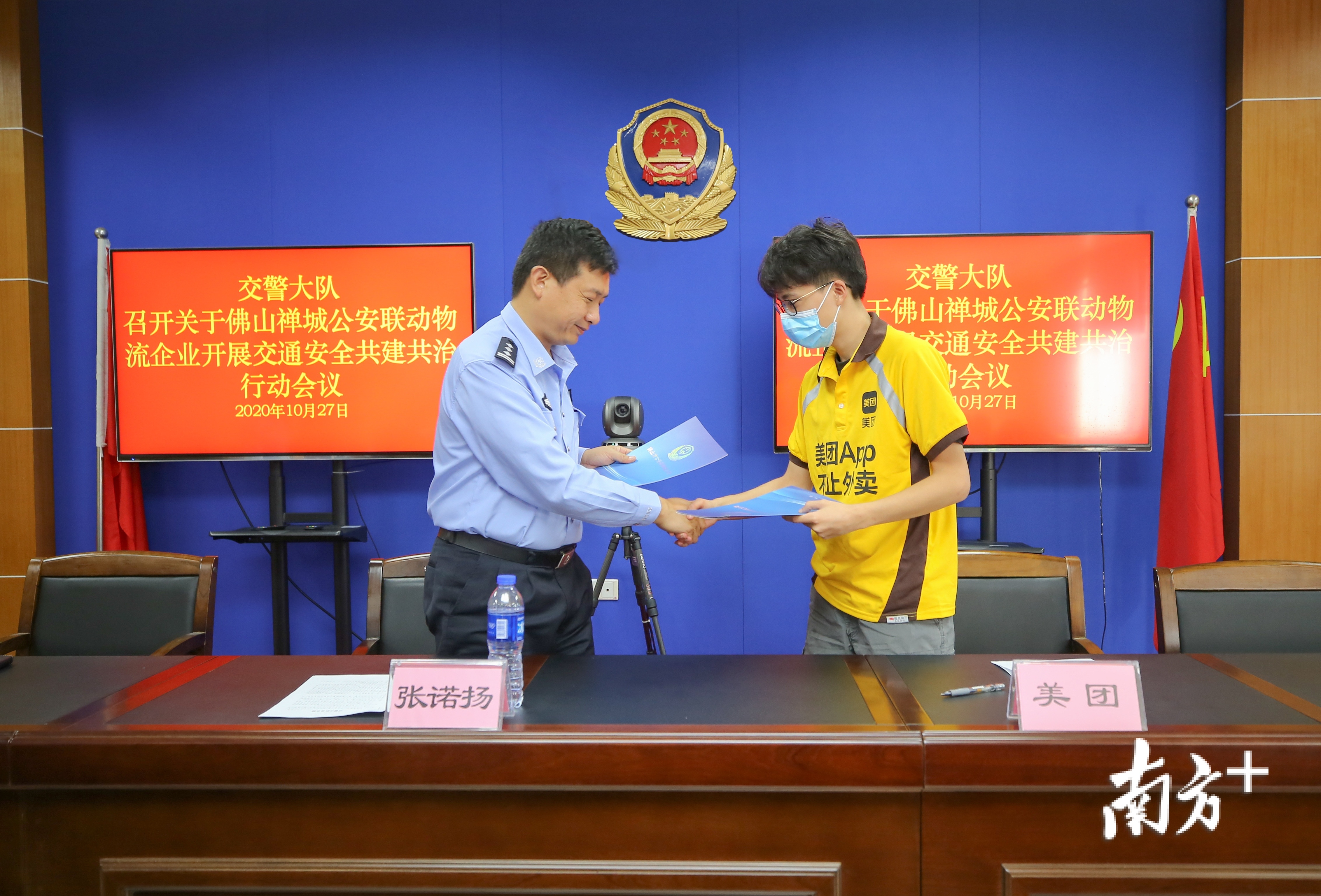 禅城首轮聘请了10位企业代表成为“企业交通安全员”。