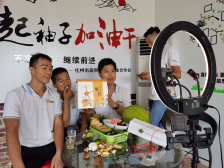 化州大学生返乡创业：“新农人+网上销售”助力乡村振兴发展