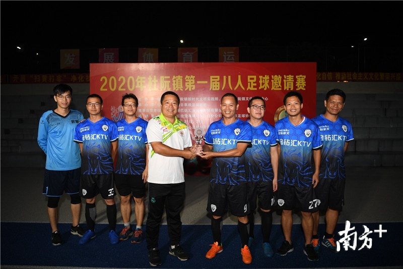 赛事第四名杜阮镇机关队。杨兴乐摄