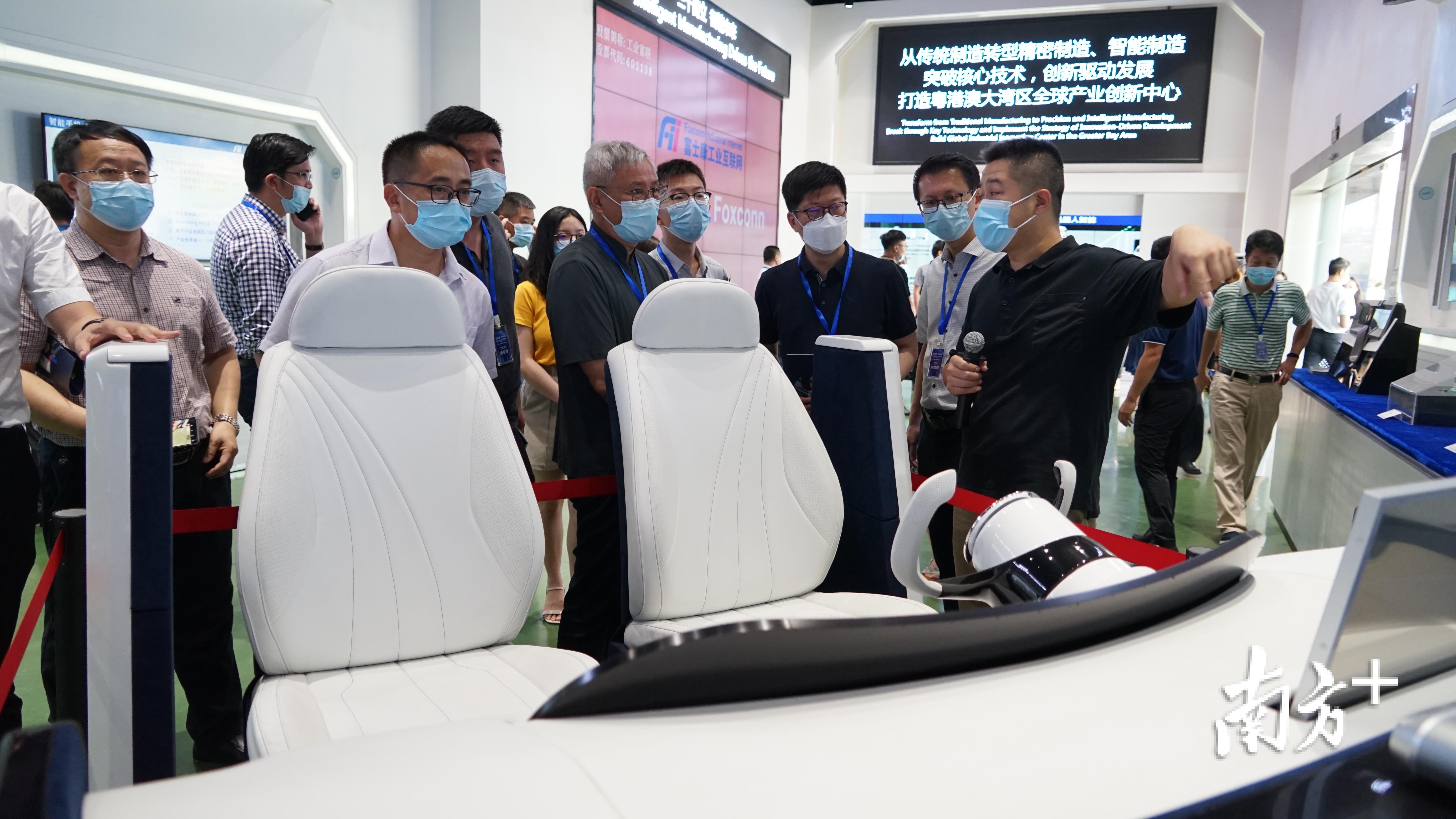 调研组走访富士康。李嘉欣 摄 调研组走访富士康。李嘉欣 摄