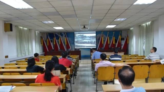 铭记历史，致敬英雄！东莞厚街中学党委开展主题党日活动