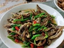 美食+ | 青椒东江鱼：乡土茶油下的清香与自然