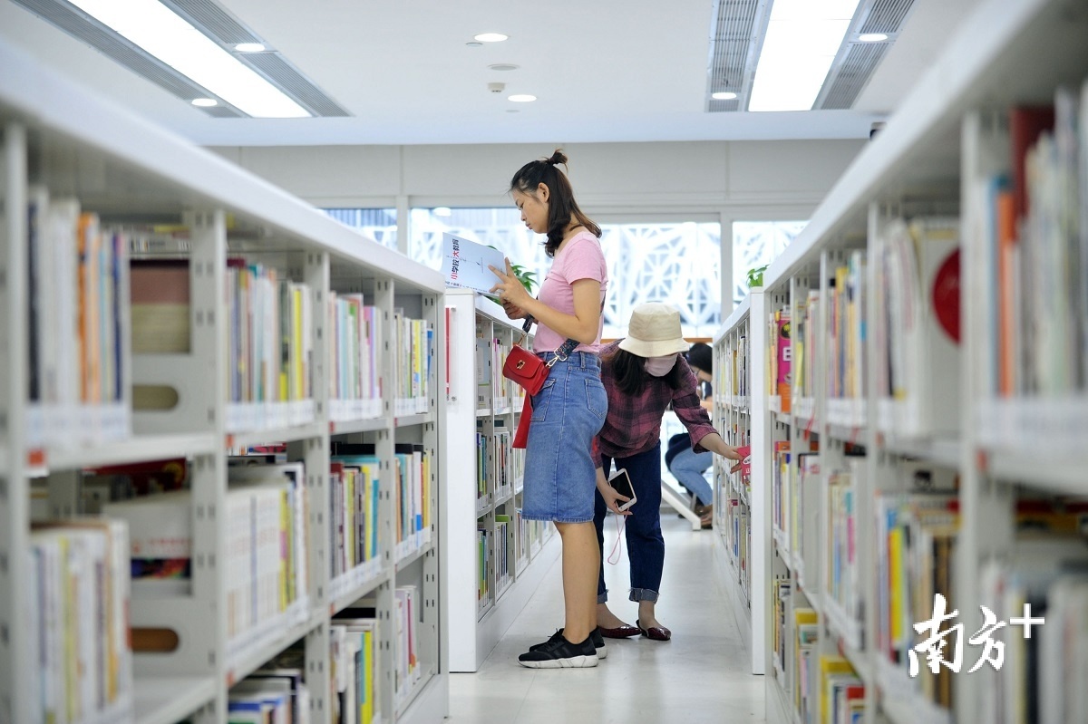 世纪莲站所在区域拥有众多公共文化服务载体。图为佛山图书馆。