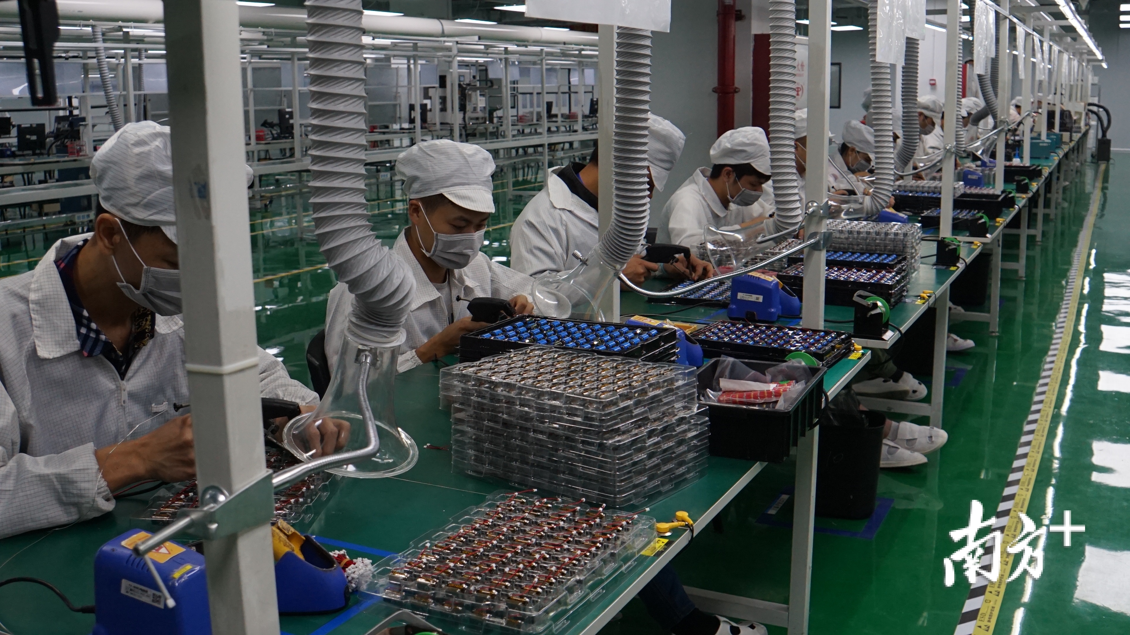 佛山金溢定位于城市智能交通及物联网应用领域，主要提供电子不停车收费、停车场智能化、RFID射频识别、营运车联网等领域的核心设备。