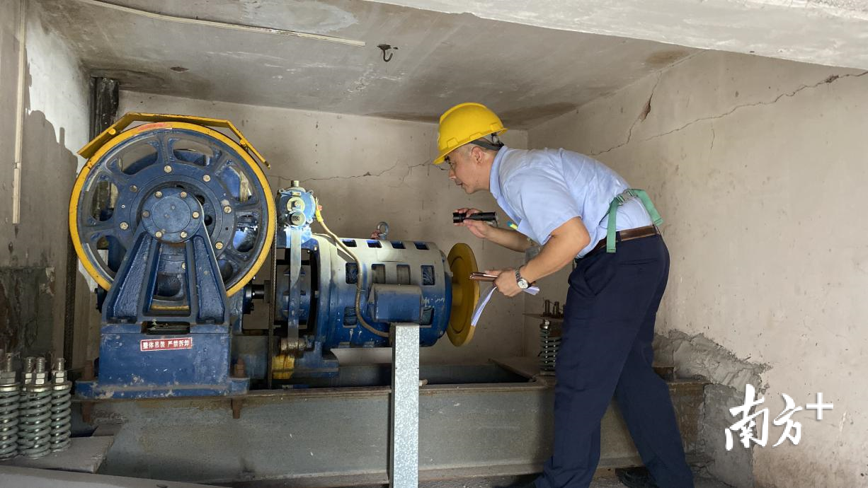 特检院专家对电梯维保单位进行服务质量评价。三水区市场监管局供图 特检院专家对电梯维保单位进行服务质量评价。三水区市场监管局供图