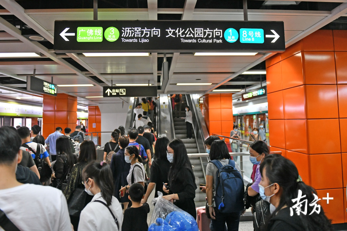 “广佛候鸟”超100万，两地公共服务亟待共建共享。南方日报记者 戴嘉信 摄