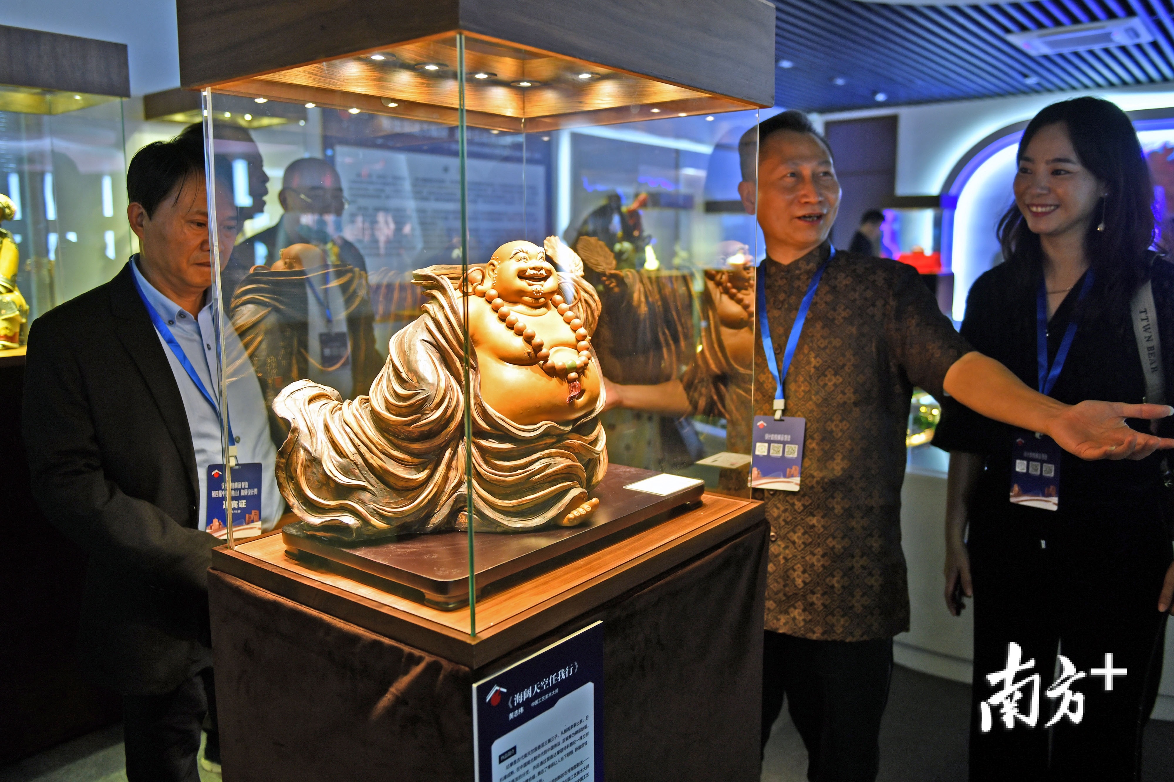 石湾陶艺大师珍品展现场。