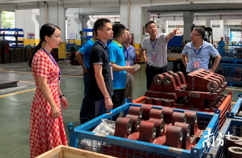 技师工作站专家评审现场。 技师工作站专家评审现场。