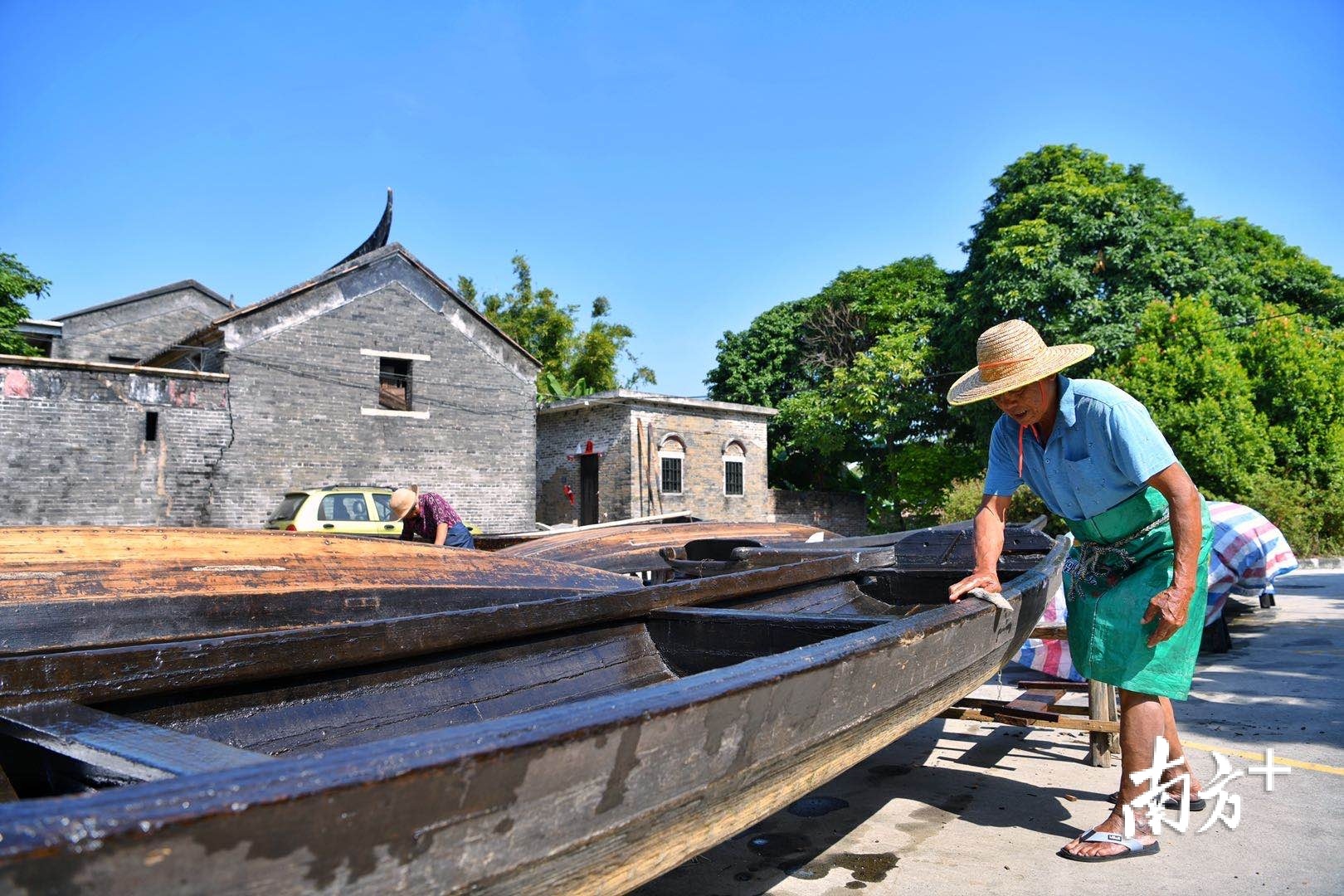 水乡人民的生活忙碌而充实。 水乡人民的生活忙碌而充实。