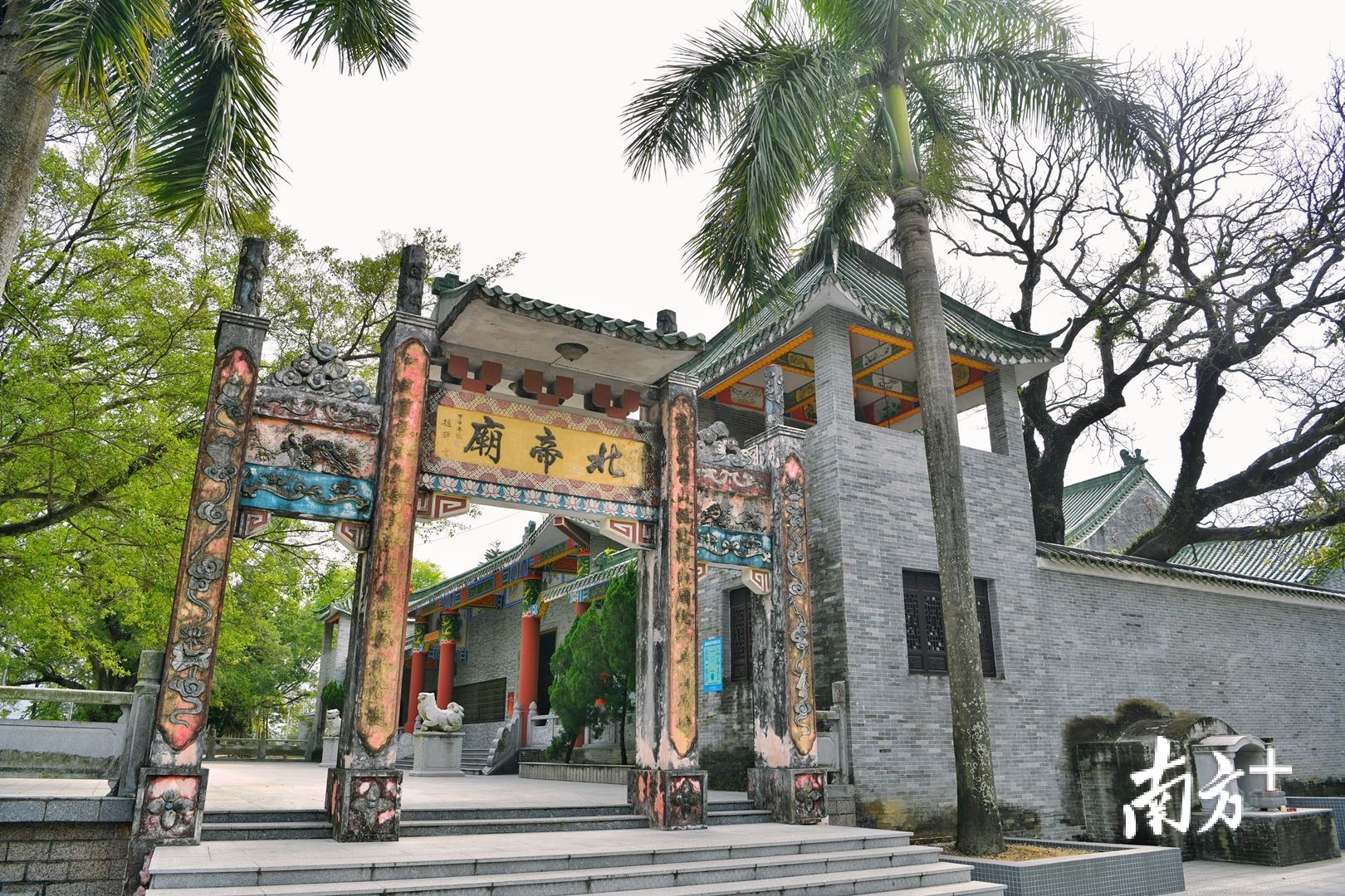 北帝庙是浮石村重要的历史文化地标,见证了该村数百年的发展变迁。 北帝庙是浮石村重要的历史文化地标,见证了该村数百年的发展变迁。