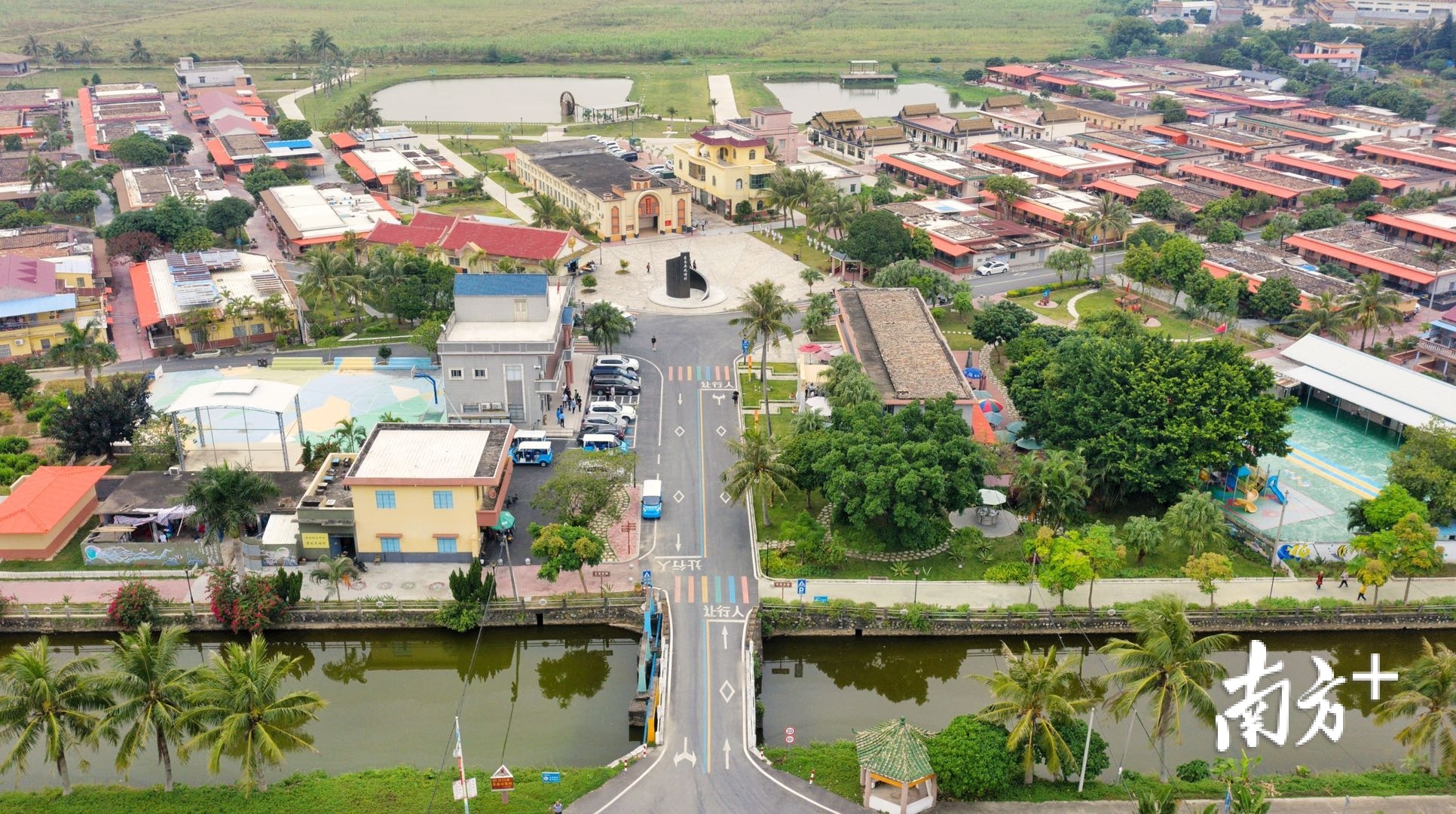近年来,五丰村全面提升农村人居环境,走农旅融合发展新路子,先后获评全国“一村一品”示范村、“全国乡村治理示范村”和“全国乡村旅游重点村”。 近年来,五丰村全面提升农村人居环境,走农旅融合发展新路子,先后获评全国“一村一品”示范村、“全国乡村治理示范村”和“全国乡村旅游重点村”。