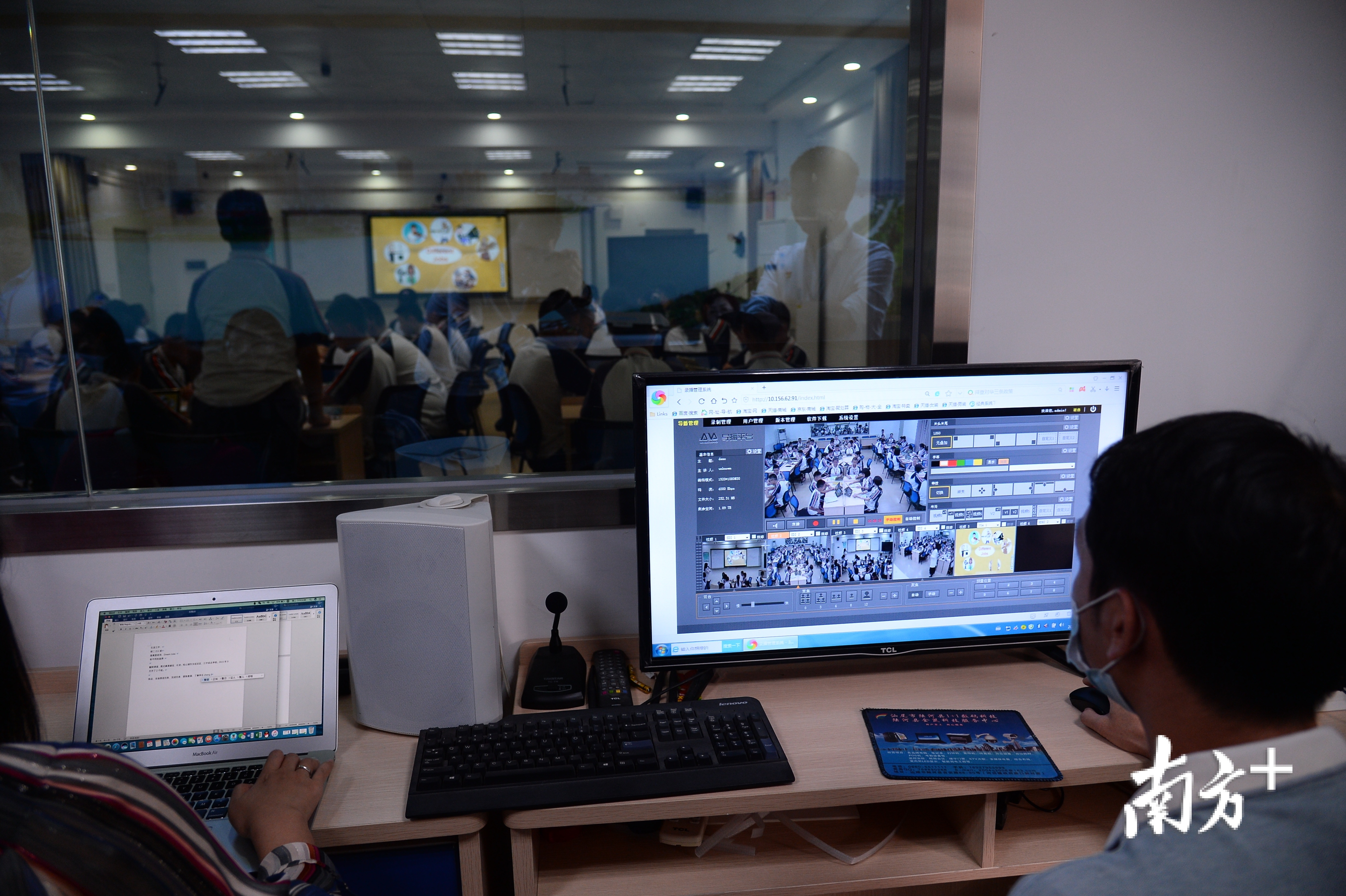 石龙三中“翻转课堂”。