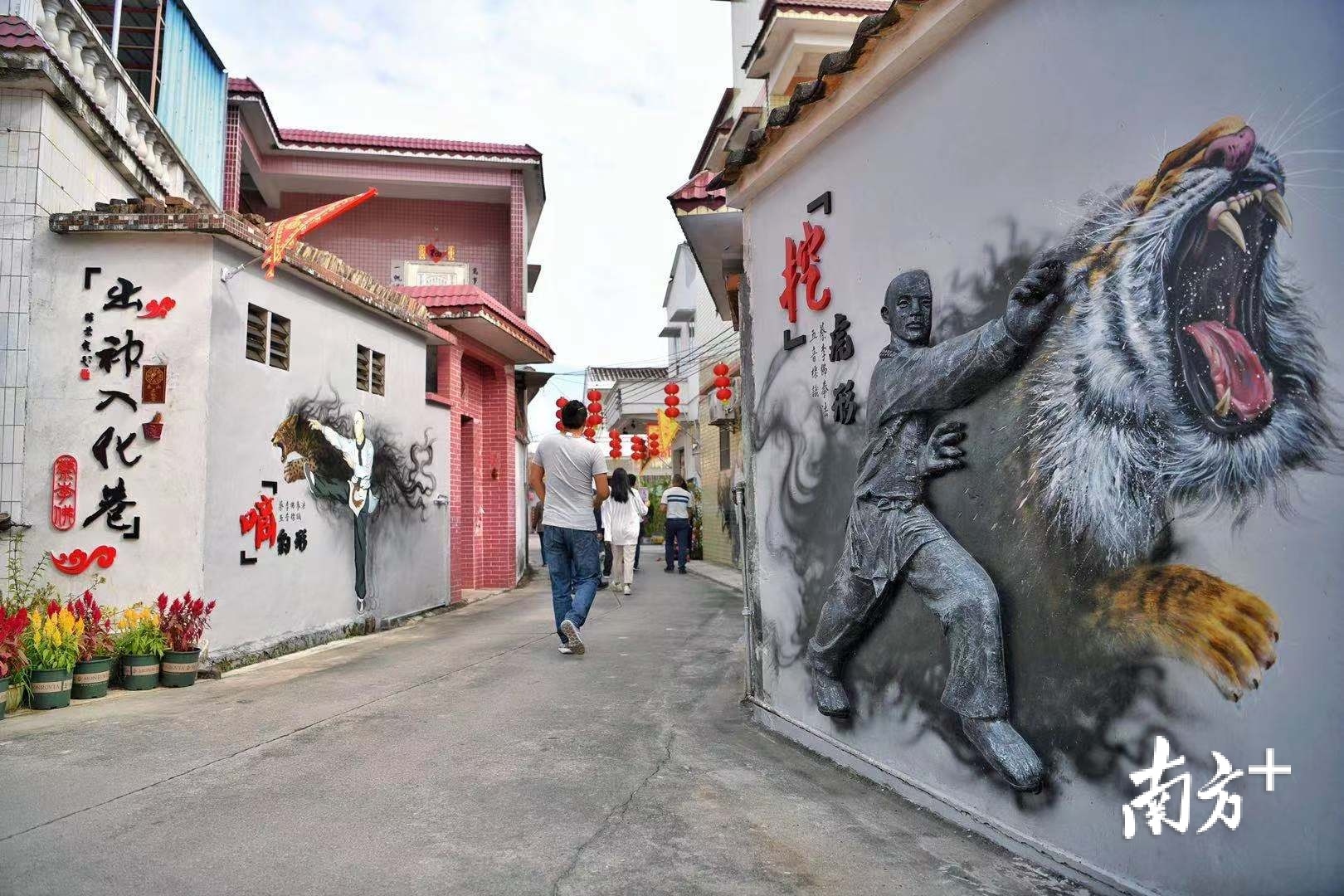 “出神入化巷”是深受游客青睐的网红打卡点。曾亮超摄