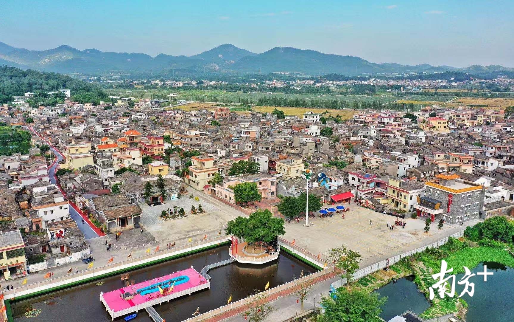 经过美丽乡村建设后,京梅村村容村貌焕然一新。曾亮超摄