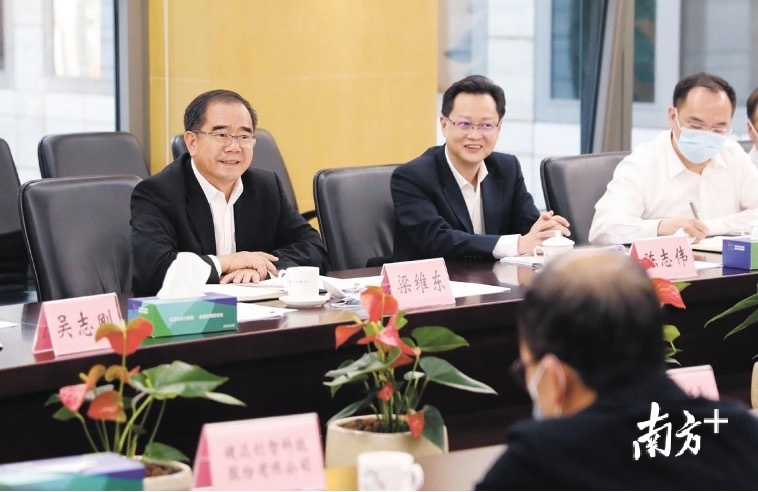 昨日，在莞港资企业座谈会召开。图为梁维东在会上讲话。郑琳东 摄