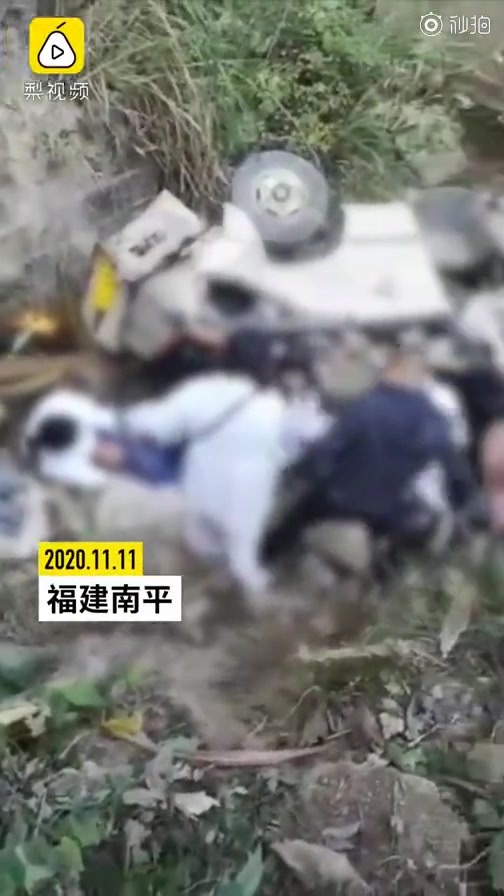 人员|福建南平一载殡葬悼念人员车辆翻车，致9死5伤