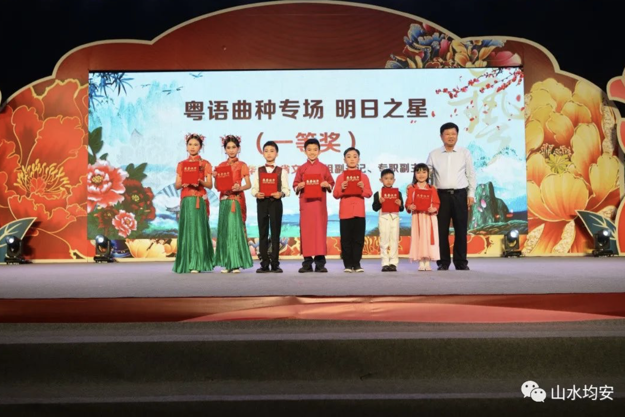 赛事为“明日之星”颁奖。