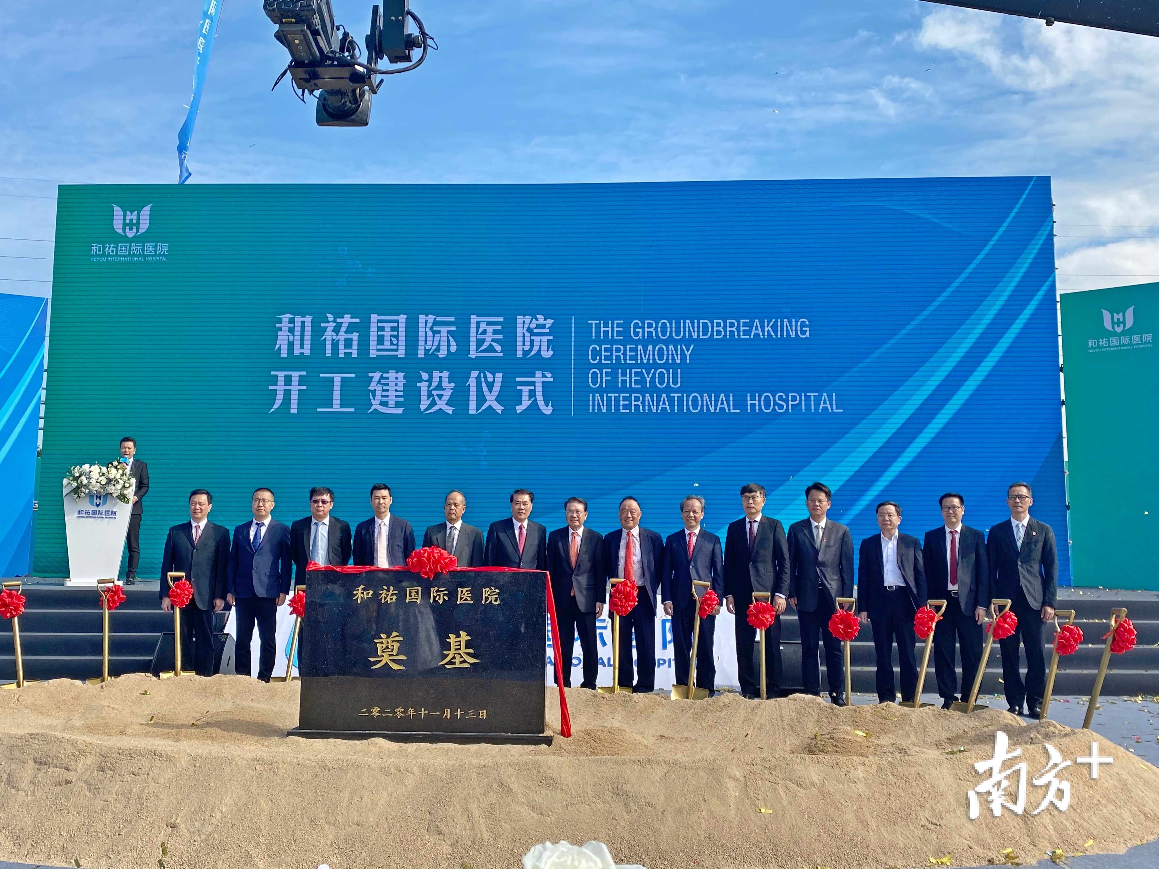 奠基仪式现场吸引了众多重量级嘉宾。李欣 摄