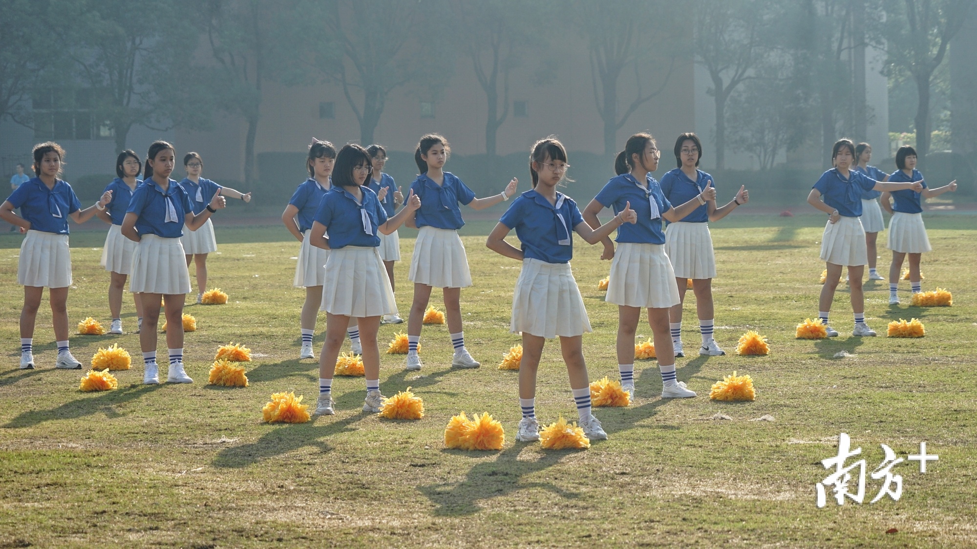 外语部动感团体舞蹈。 外语部动感团体舞蹈。