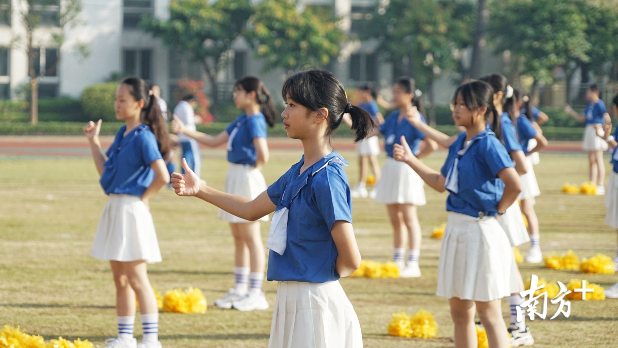 外语部动感团体舞蹈。 外语部动感团体舞蹈。