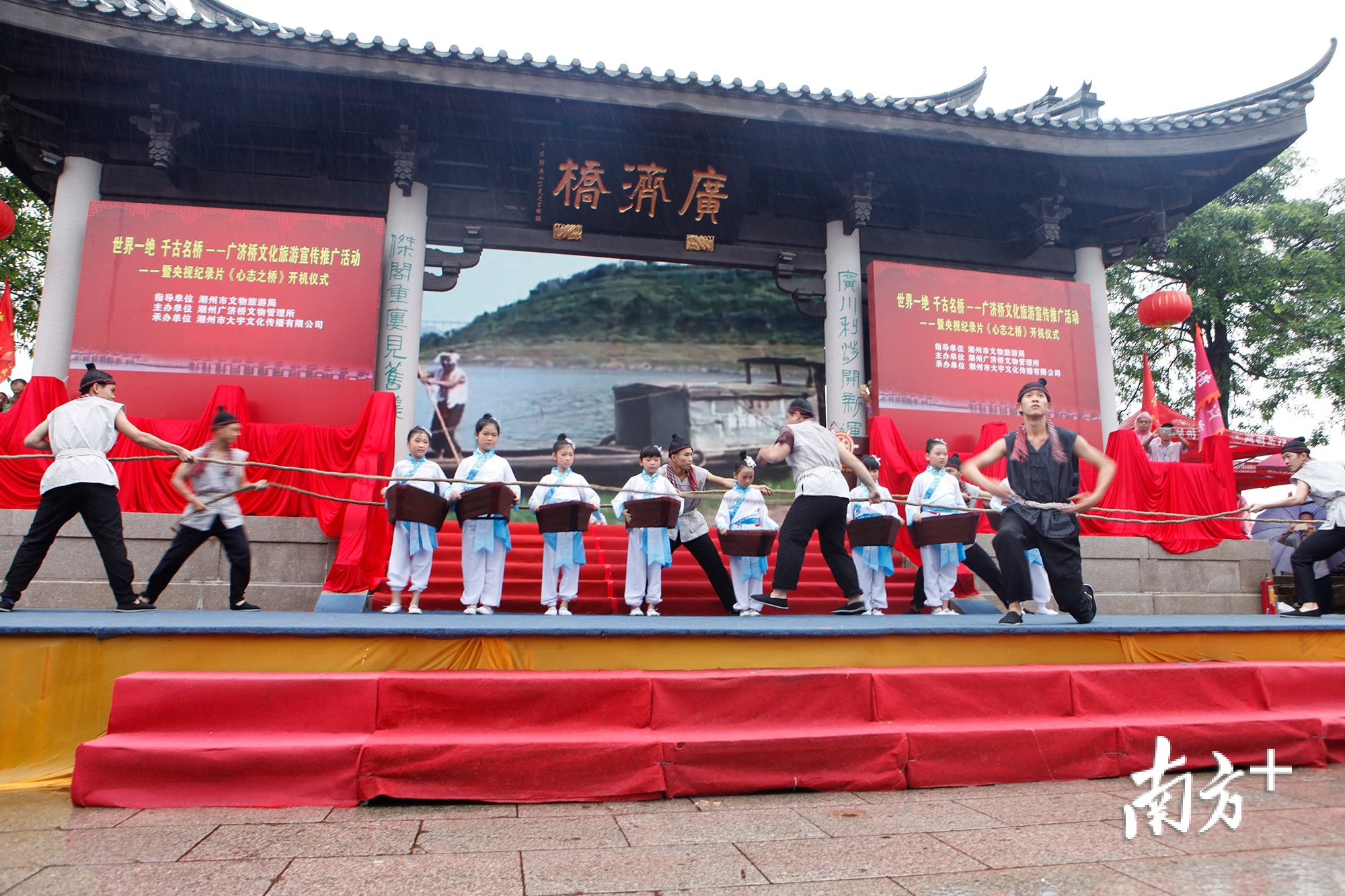 广济桥成了潮州文化展示的重要场所。