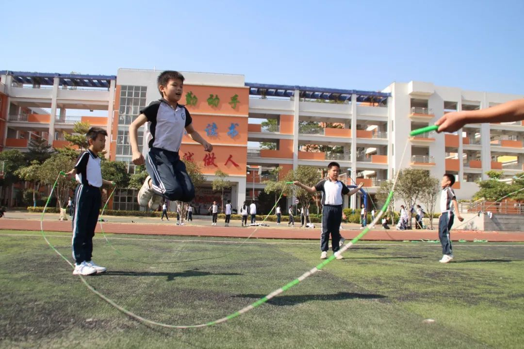 劳村小学跳绳大课间。校方供图