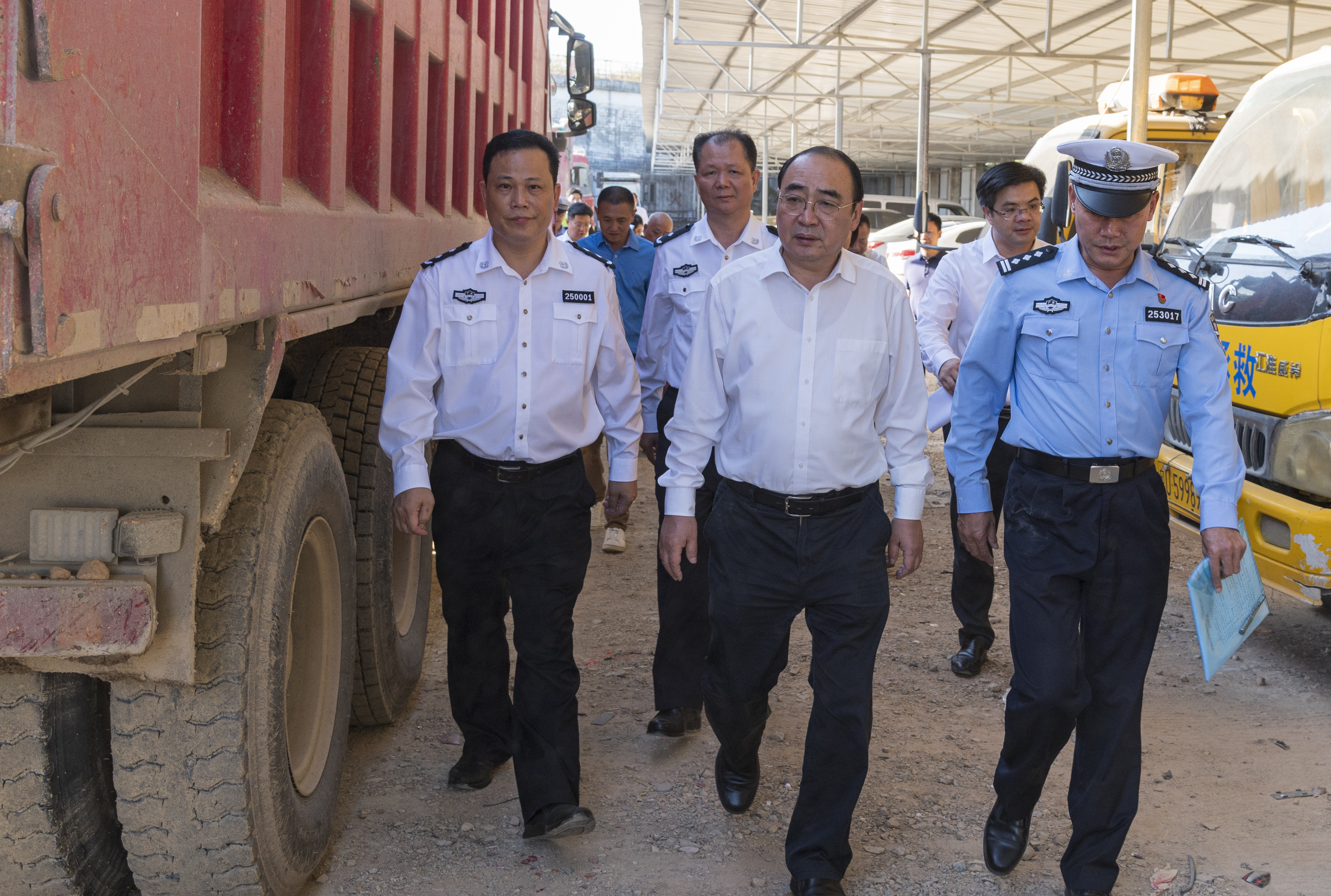 李雅林对党忠诚从严治警敢打善战为建设美丽潮州履行好新时代职责使命