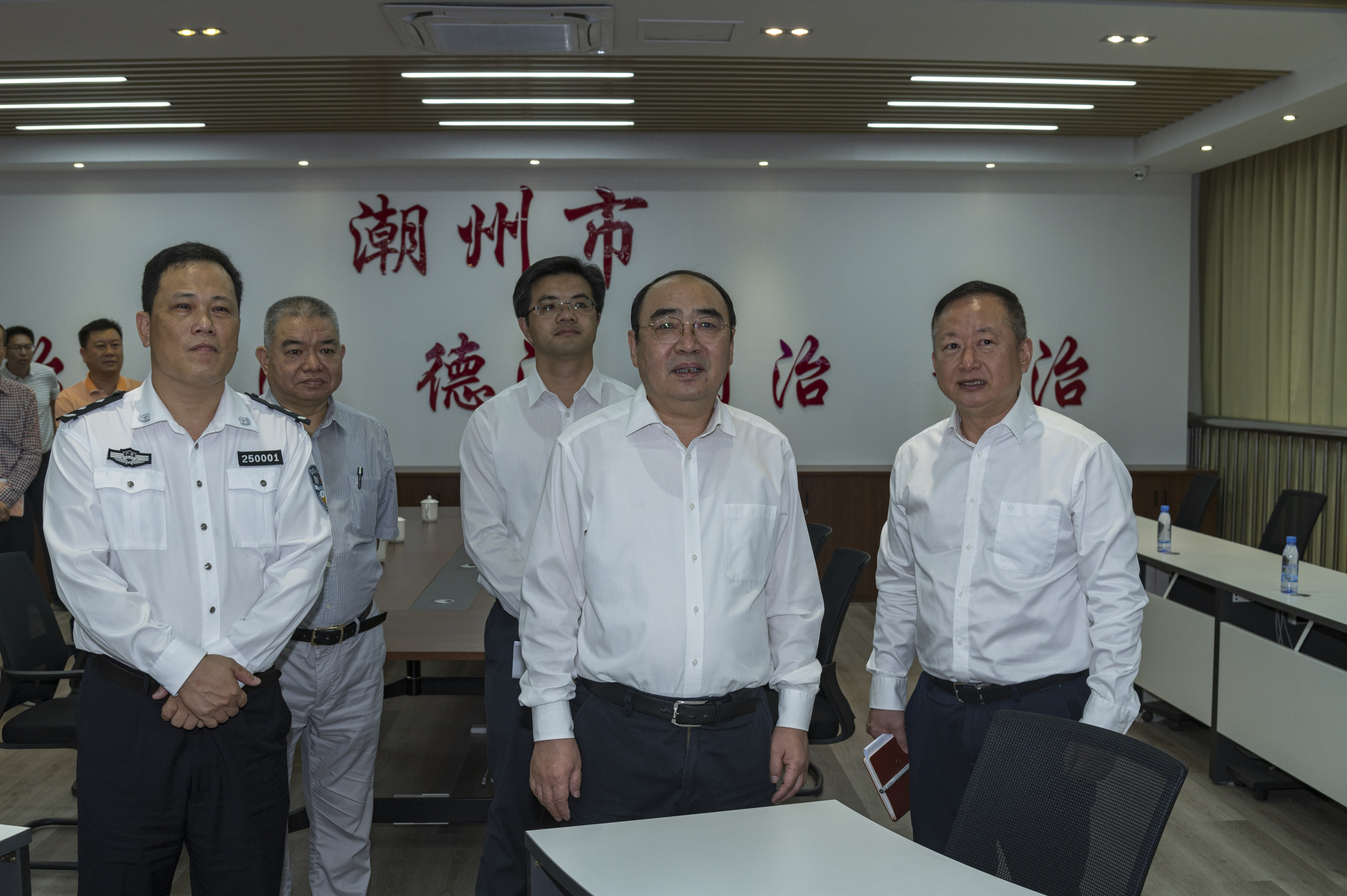 李雅林对党忠诚从严治警敢打善战为建设美丽潮州履行好新时代职责使命