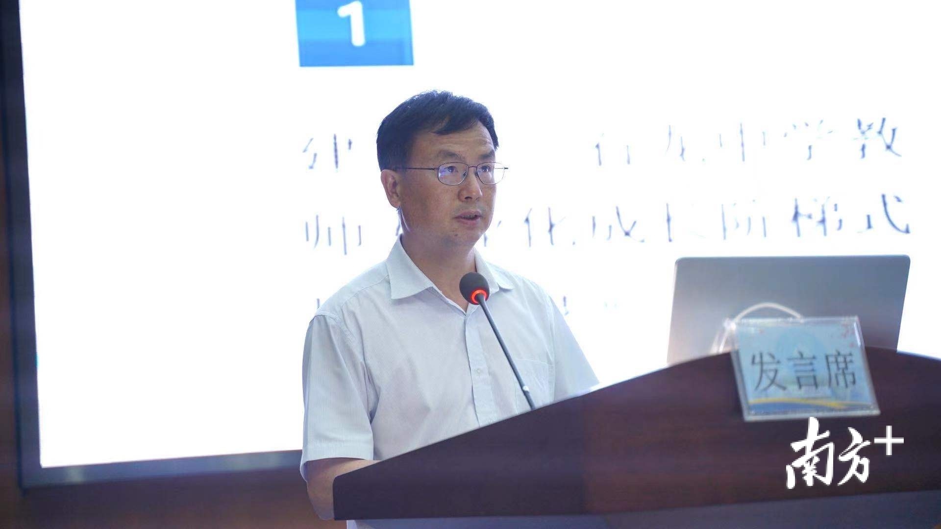 石龙中学负责人发言