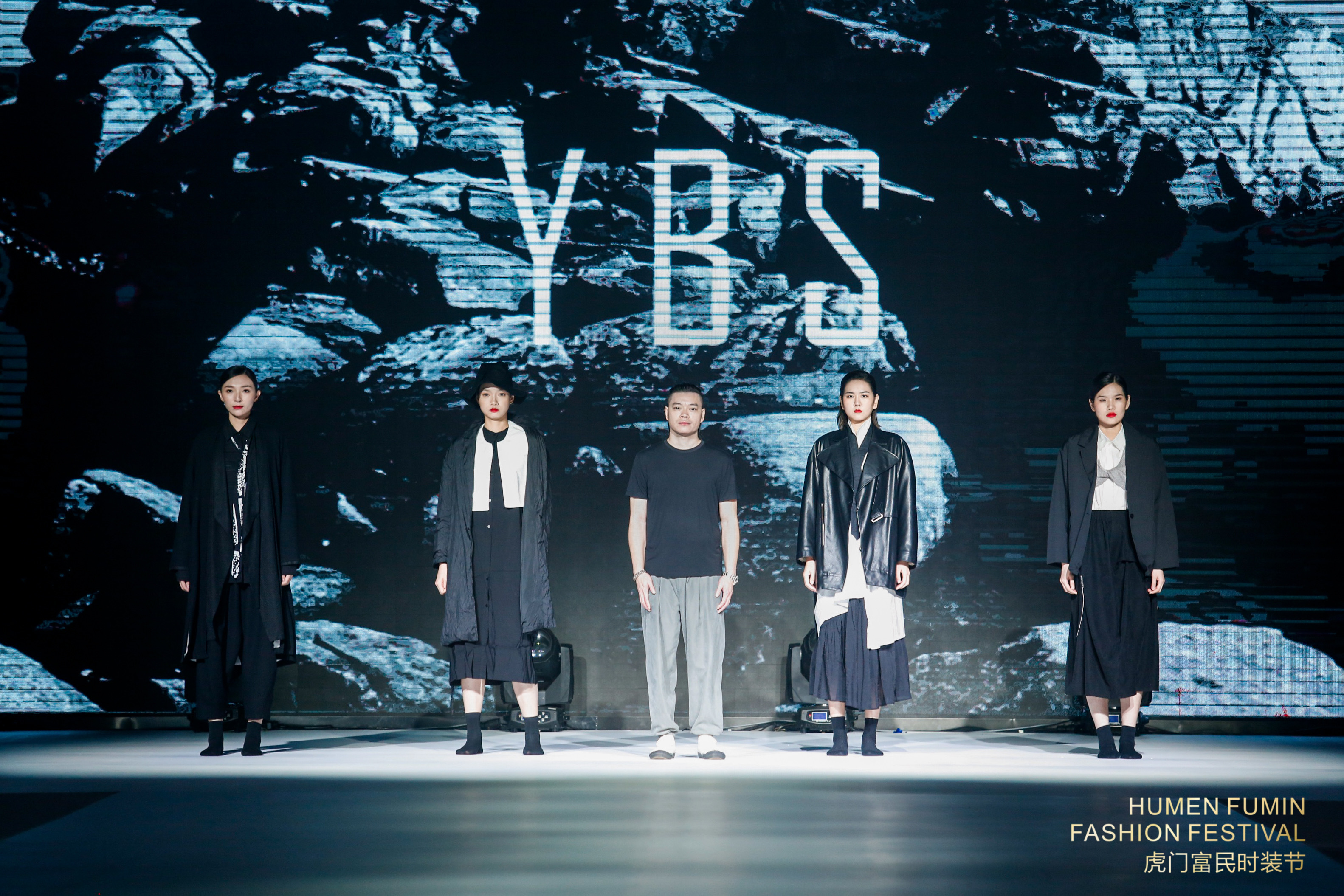 多图炫丽虎门这场秀告诉你2021春夏服装流行趋势