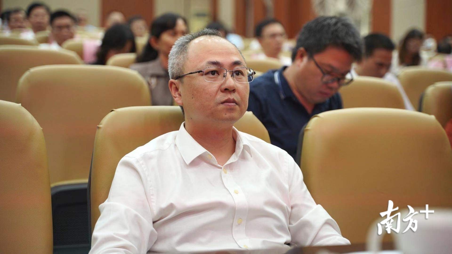 东莞市委教育工委书记，市教育局党组书记、局长叶淦奎