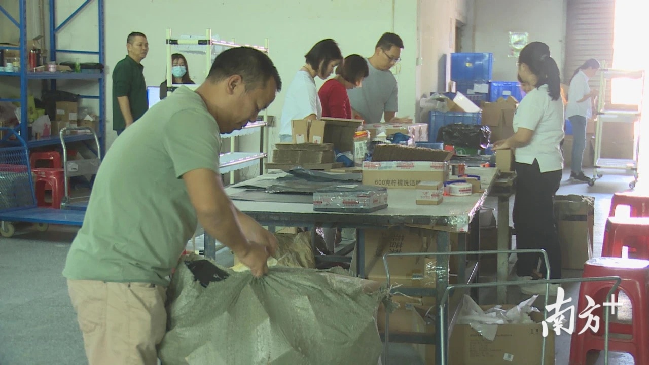 针对这种情况,桥头爱浦电商产业园于今年正式兴建运行了爱浦“云仓”。
