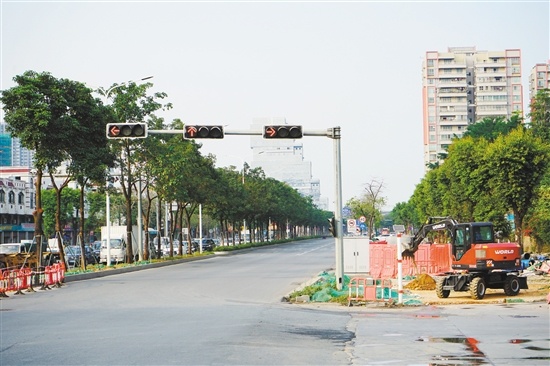 港口二路与高沙四街交叉路口正在施工。