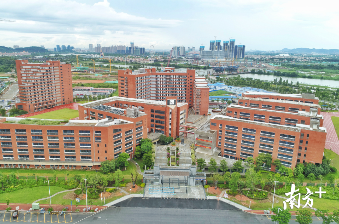 顺德京师励耘实验学校的建设为中心城区增加了优质学位。戴嘉信 摄