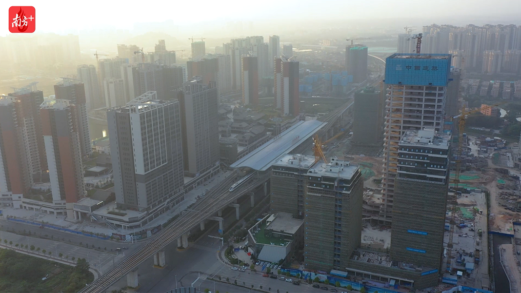 佛山双子星城位于三水新城TOD片区,毗邻广佛肇城轨三水北站。 佛山双子星城位于三水新城TOD片区,毗邻广佛肇城轨三水北站。