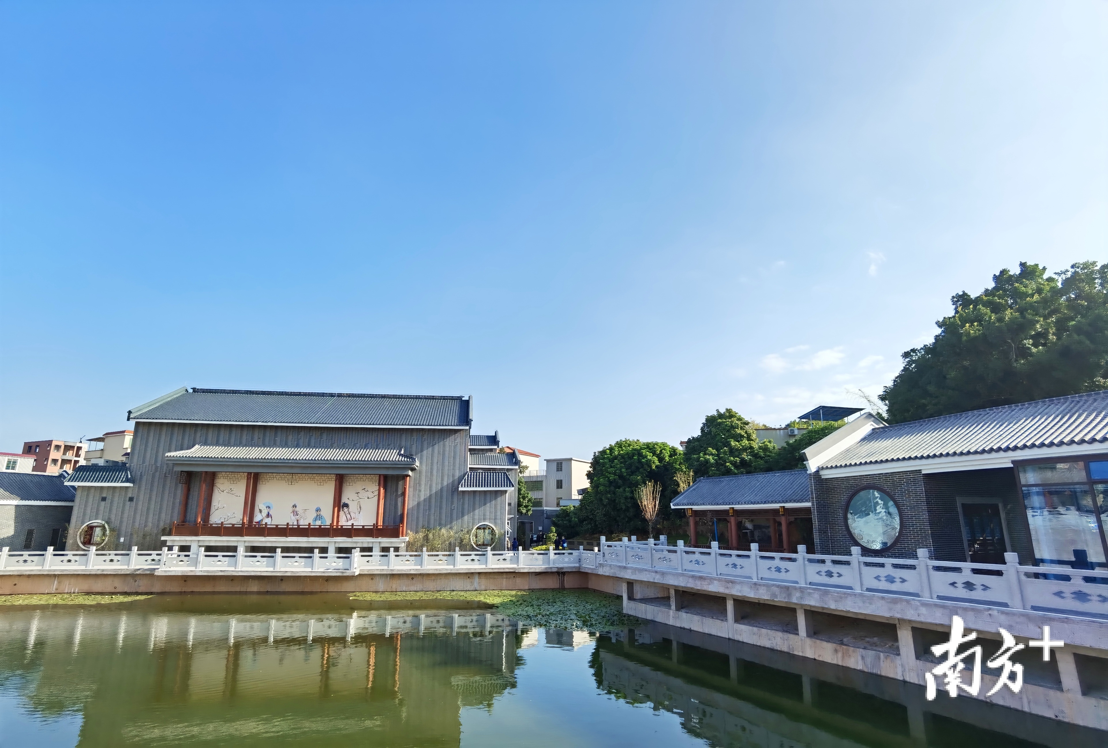 小明星纪念馆坐落在小明星的家乡,占地约4000平方米。