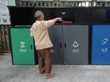 直击深圳垃圾分类现场①|垃圾堆满地，分类桶形同虚设