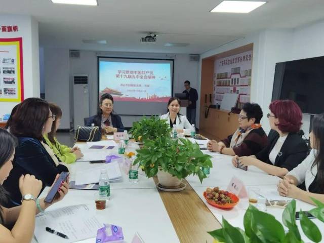 市妇联到市女企业家协会开展党的十九届五中全会精神和《民法典》宣讲