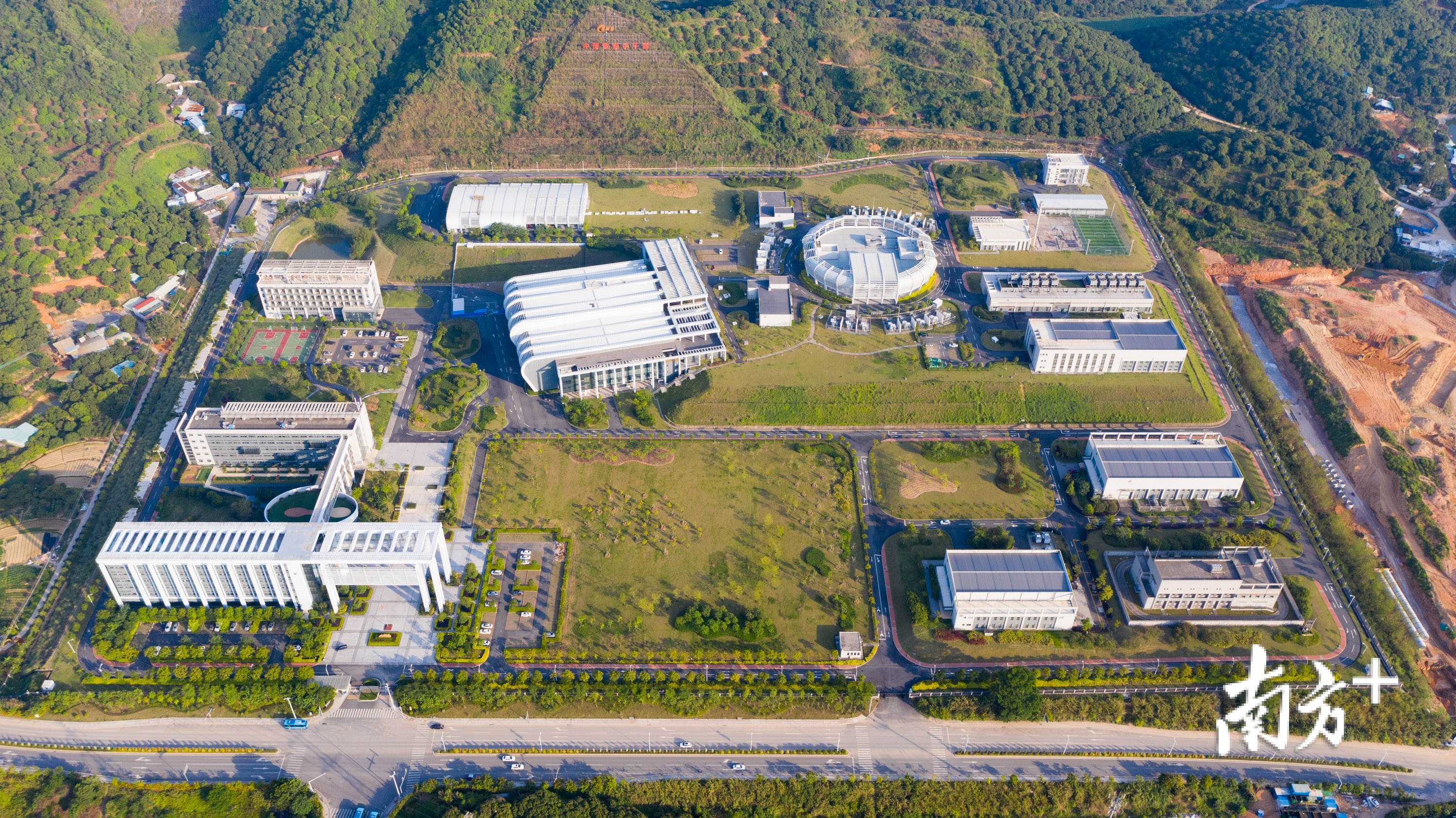 中国散裂中子源 黄政正 摄 中国散裂中子源 黄政正 摄