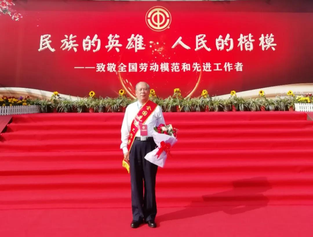 李慧文荣获“全国先进工作者”称号