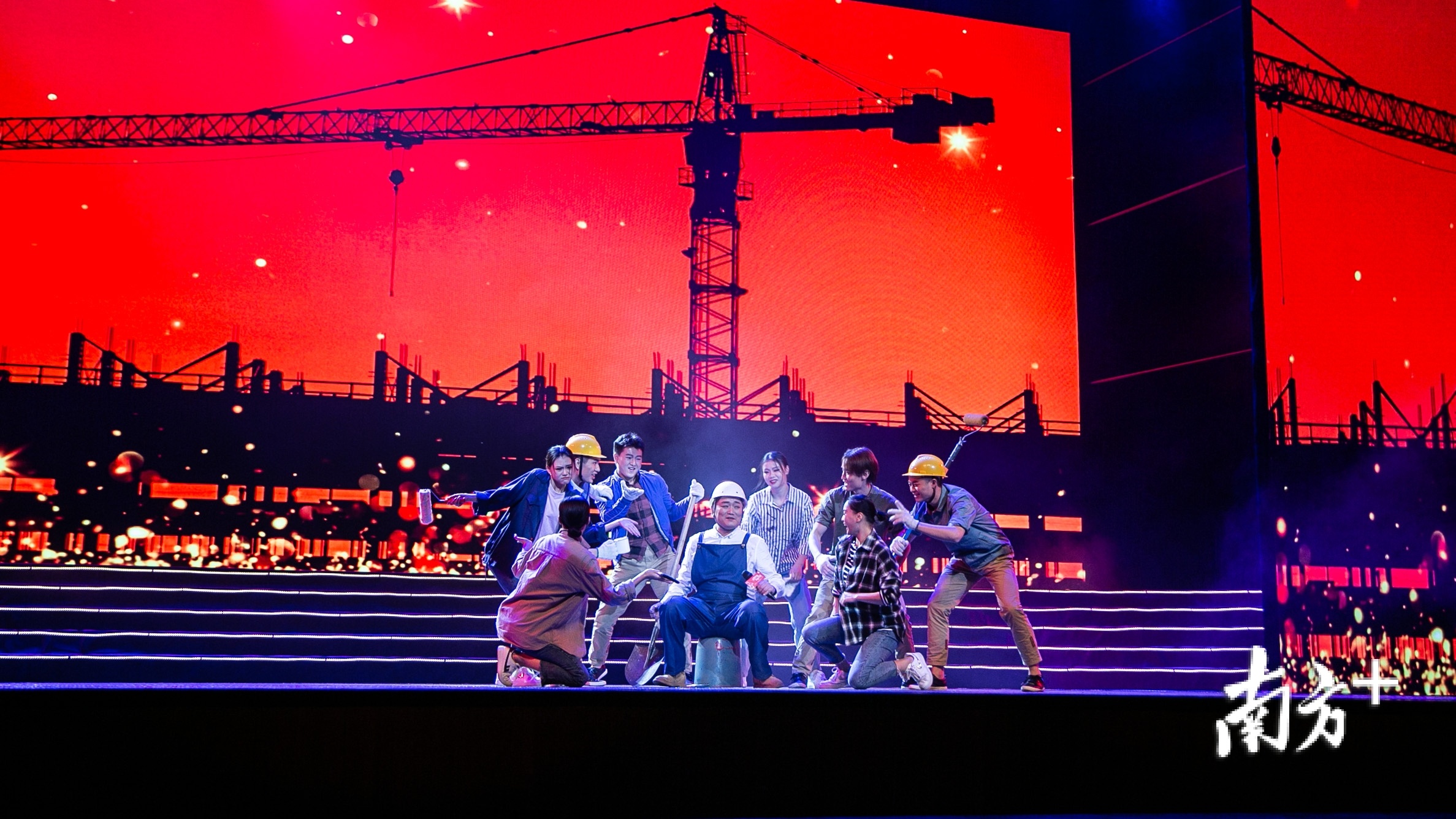 中山市文化馆、中山火炬歌舞团带来歌舞《浪漫是个茶叶蛋》。