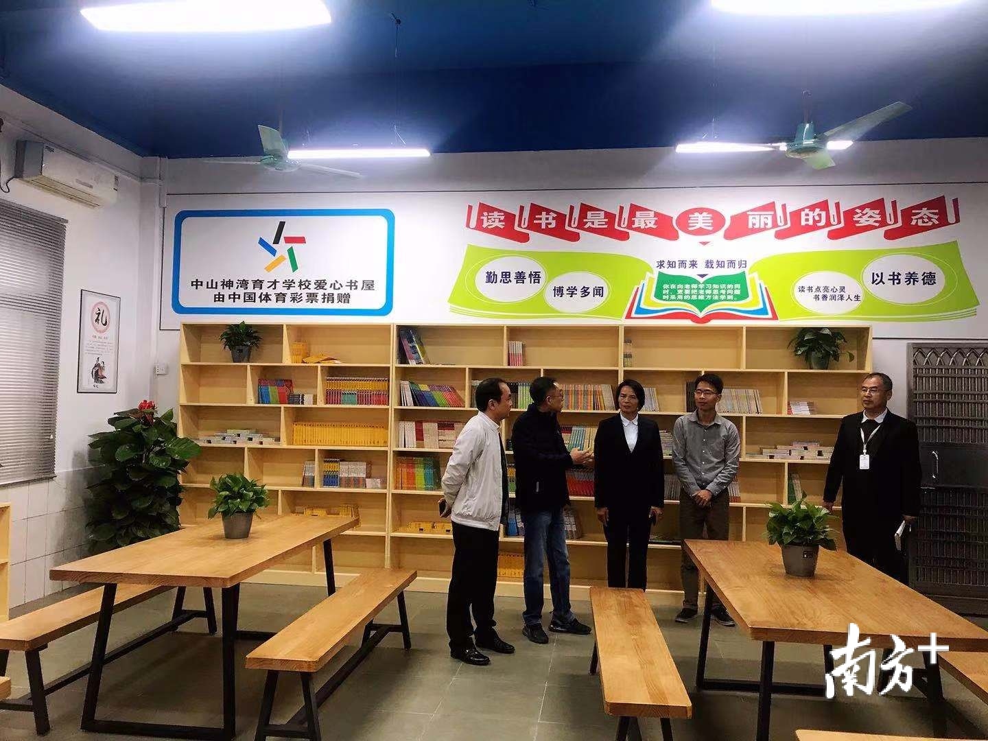 爱心书屋共计2千多册书籍。 爱心书屋共计2千多册书籍。