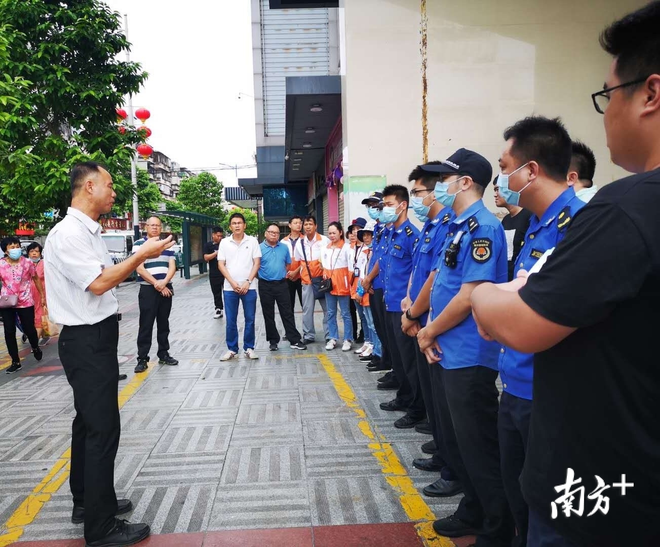 门前三包工作动员。 门前三包工作动员。